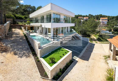 Villa with pool and terrace 2