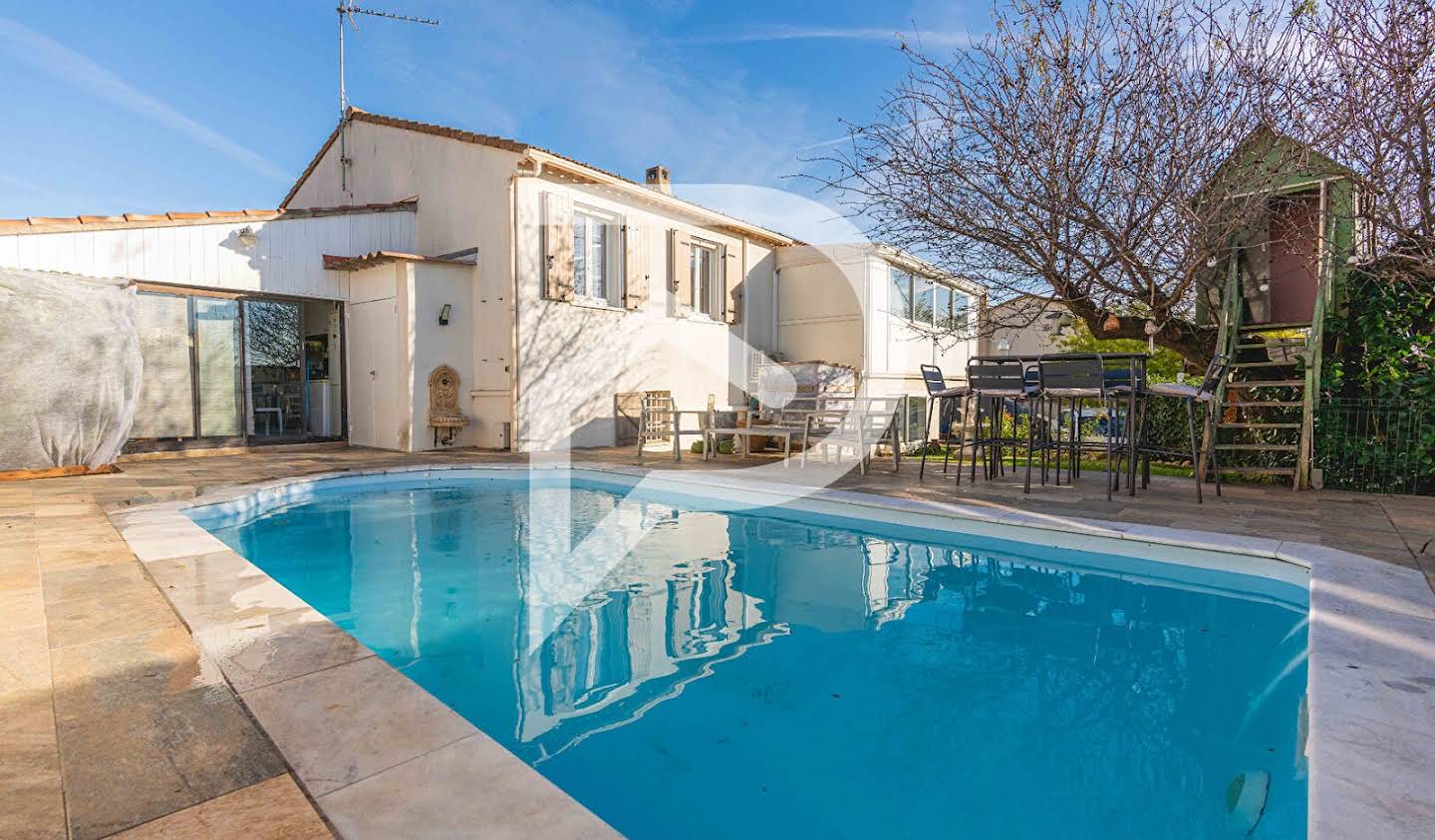 House with pool and terrace Meyreuil