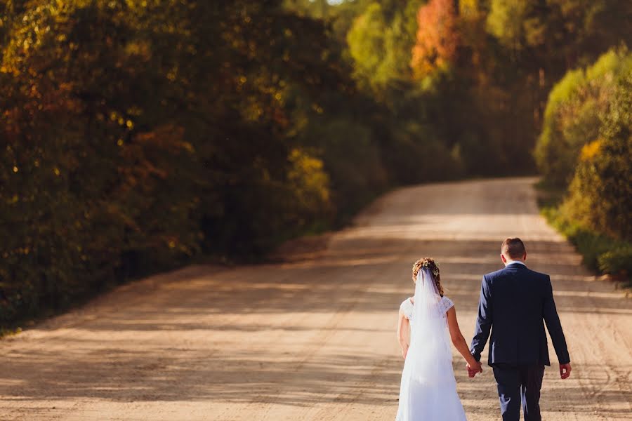 Wedding photographer Vitaliy Shustrov (vitali). Photo of 18 December 2015