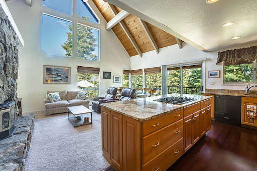 Luxury property for sale in Tahoma (United States) - Living room and kitchen with central island