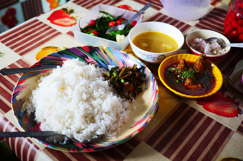 【秘境グルメ】ヒマラヤ山脈の大地・ダージリンのインドカレー / お菓子屋のお姉さん手作りカレー