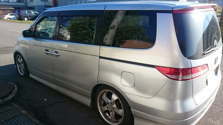 エリシオンの洗車・タイヤ交換・キャリパー交換・KENDAに関するカスタム事例の投稿画像1枚目