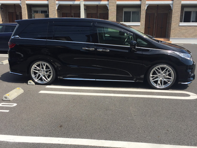 オデッセイのホイール交換・車高調整・洗車に関するカスタム事例の投稿画像1枚目