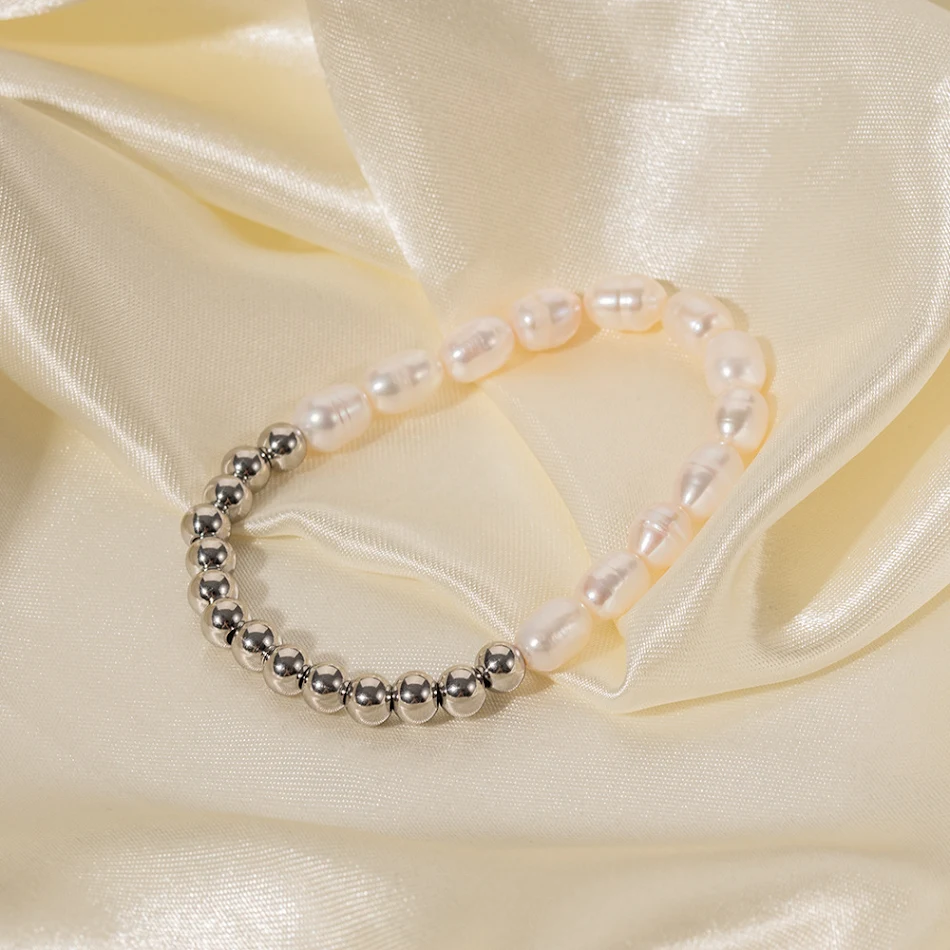 Zoetwater parel kralen armband voor dames Tijdloze elegantie Delicate vormgeving Veelzijdig sieraad Perfect cadeau Schitterende glans