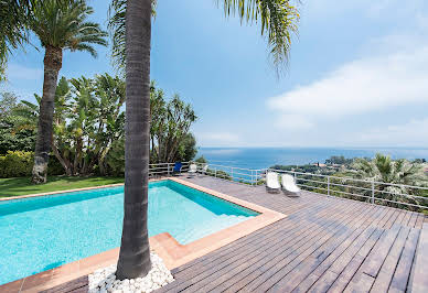 Maison avec jardin et terrasse 1