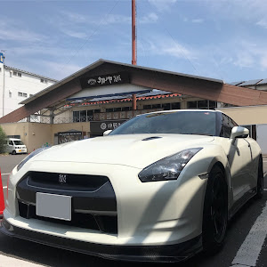 NISSAN GT-R