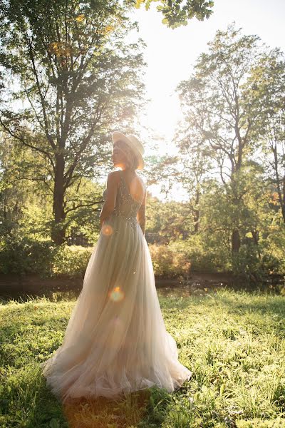 Fotógrafo de casamento Viktoriya Petrova (victoriareys). Foto de 5 de setembro 2019