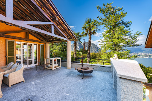 House with pool and garden 1