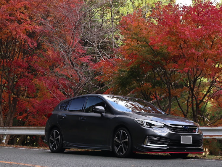 インプレッサ スポーツの紅葉ドライブ・紅葉狩り・紅葉と愛車・いいね＆フォロー＆コメントありがとうございます・トリミング加工に関するカスタム事例の投稿画像5枚目