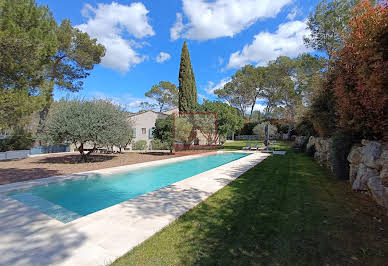 Maison avec piscine et terrasse 4