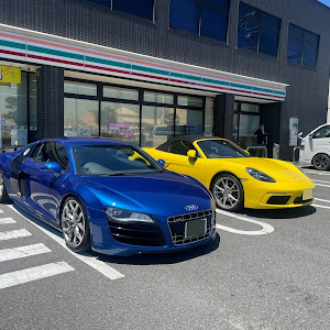 R8 クーペ