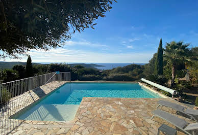 Villa avec piscine en bord de mer 5