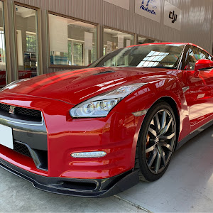 NISSAN GT-R