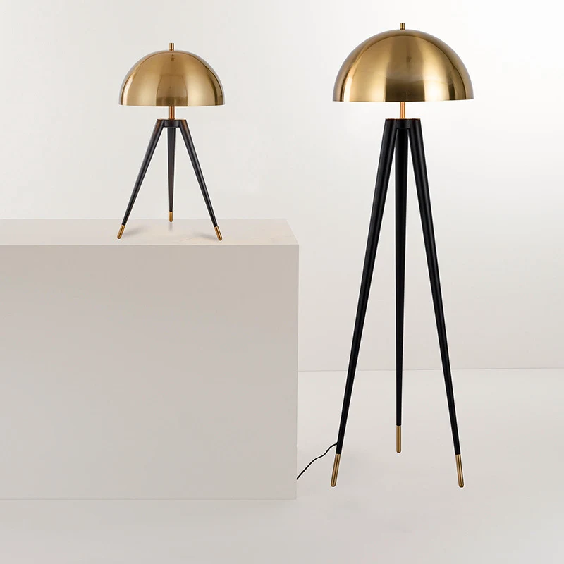 Postmodern Basit Moda Tripod Masa Lambası. Ev veya ofisiniz için şık aydınlatma. Modern tasarım ve işlevsellik. Tarzınızı yansıtın.