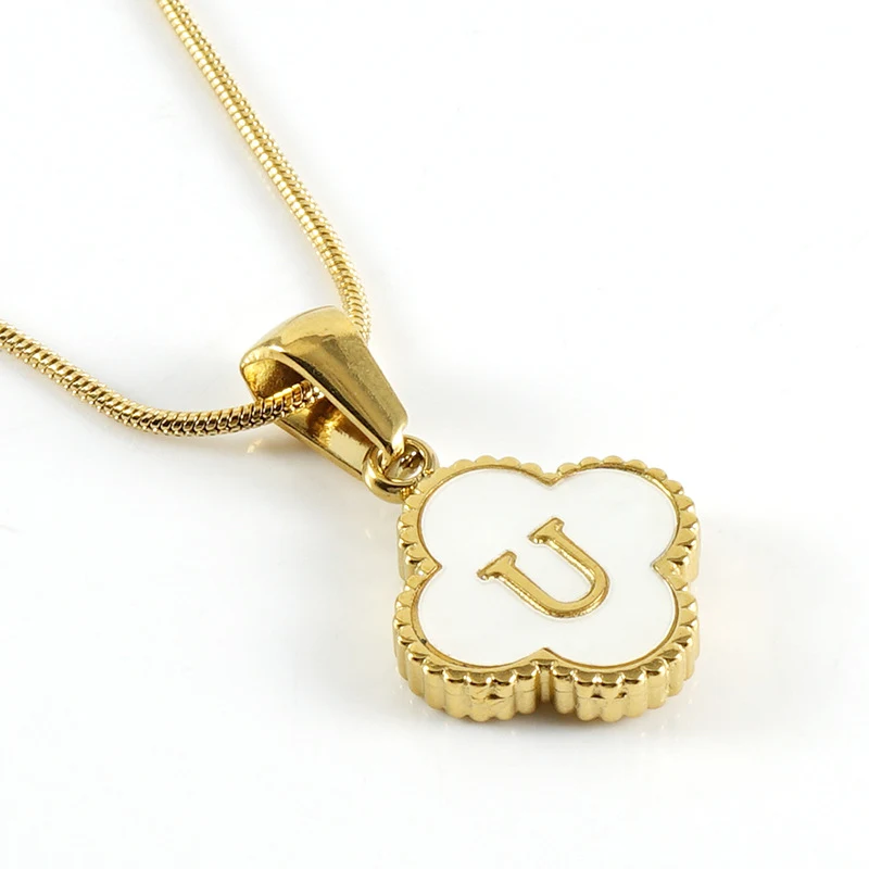 RVS vierbladig klaver schelp letter hanger ketting voor geluk en een persoonlijke touch.