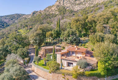 Villa with pool and garden 2