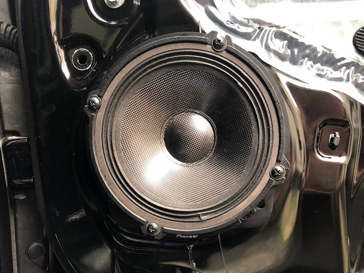 ステップワゴンスパーダのスピーカー交換・イルミネーションブルー化・DIY・カーエレクトロニクスに関するカスタム事例の投稿画像6枚目