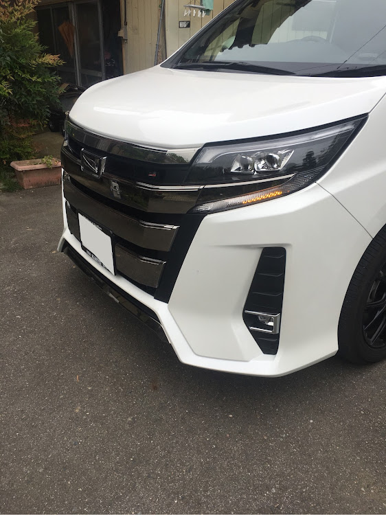 ノアのシーケンシャルウインカー・デイライトに関するカスタム事例の投稿画像1枚目