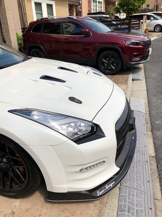 NISSAN GT-Rのお出掛け予定・夢ちゃんお食事中・ローガンに関するカスタム事例の投稿画像1枚目