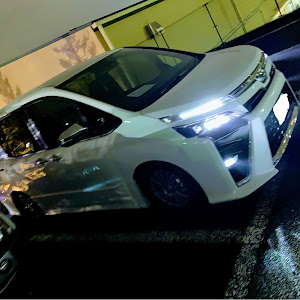 ヴォクシー ZWR80G