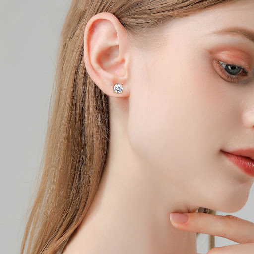 Title 3, Simple, Stylish Round Four-Claw Diamond Stud Ea...