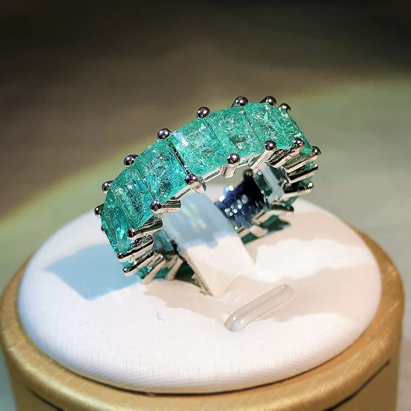 Bague Princesse Carrée Palaiba Incrustée. Élégance intemporelle pour une brillance captivante. Un bijou somptueux pour sublimer votre style.