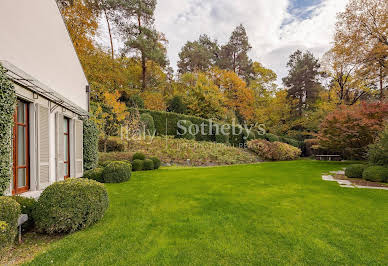 Villa with garden and terrace 5