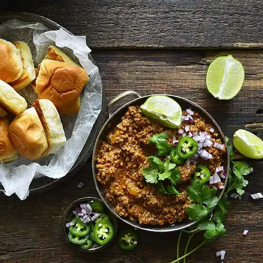 Chicken Keema Pav