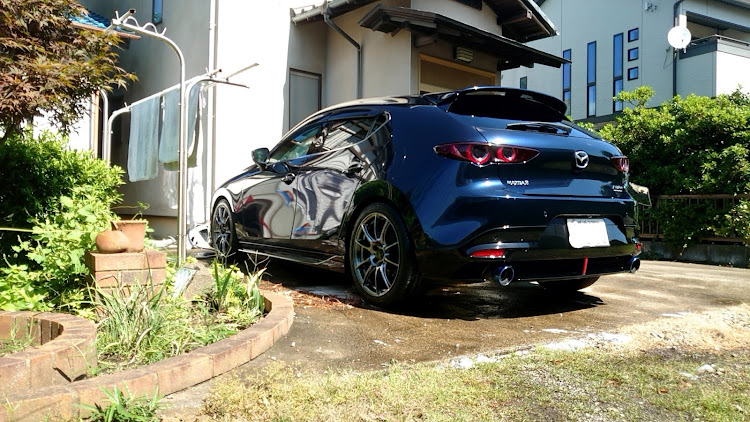 MAZDA3のMAZDA3・クリスタルブルーマイカ・洗車に関するカスタム事例の投稿画像1枚目