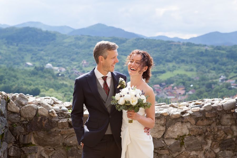 Fotógrafo de casamento Ion Ciucu (ciucu). Foto de 5 de fevereiro 2022