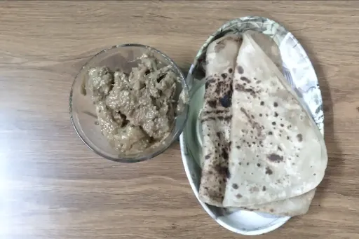 2 Plain Paratha With Chicken Kassa [2 Pieces]