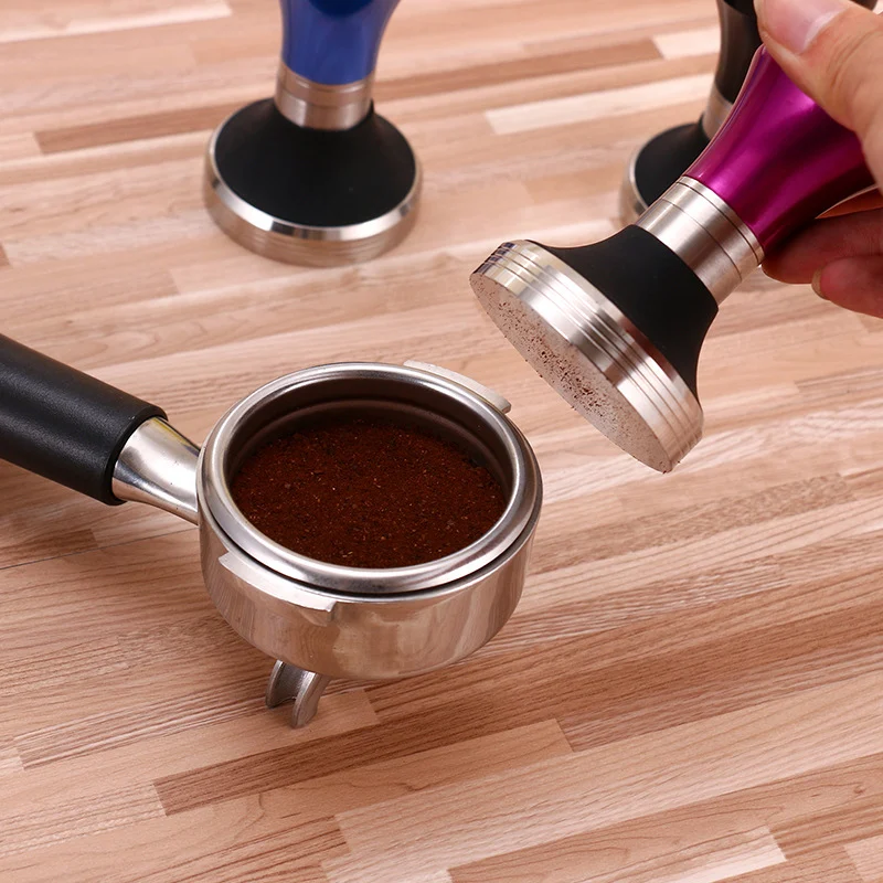 Cafetière à piston en acier inoxydable de 58 mm Préparez un café riche et savoureux avec cette cafetière durable et facile à nettoyer.