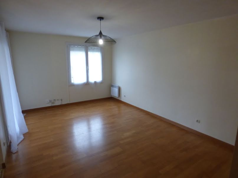 Location  appartement 2 pièces 41 m² à Rosny-sous-Bois (93110), 920 €