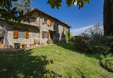 Farmhouse with garden 8