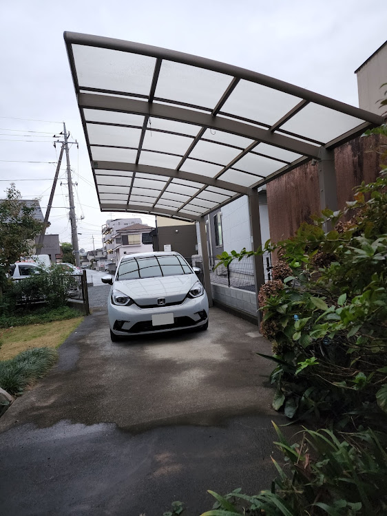 フィットの自宅の駐車場・武蔵野フーズ所沢工場に関するカスタム事例の投稿画像1枚目