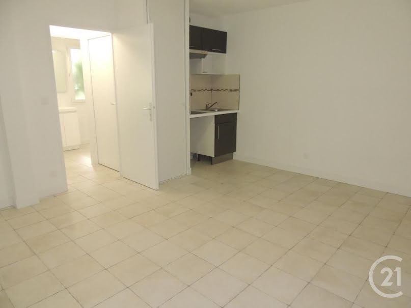 Location  appartement 2 pièces 36 m² à Salies-de-bearn (64270), 480 €