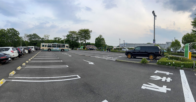 サバーバンの入間アウトレットパーク・デカいだけで、、、、・広い駐車場🤣・駐車券もいらない🤣🤣🤣に関するカスタム事例の投稿画像3枚目