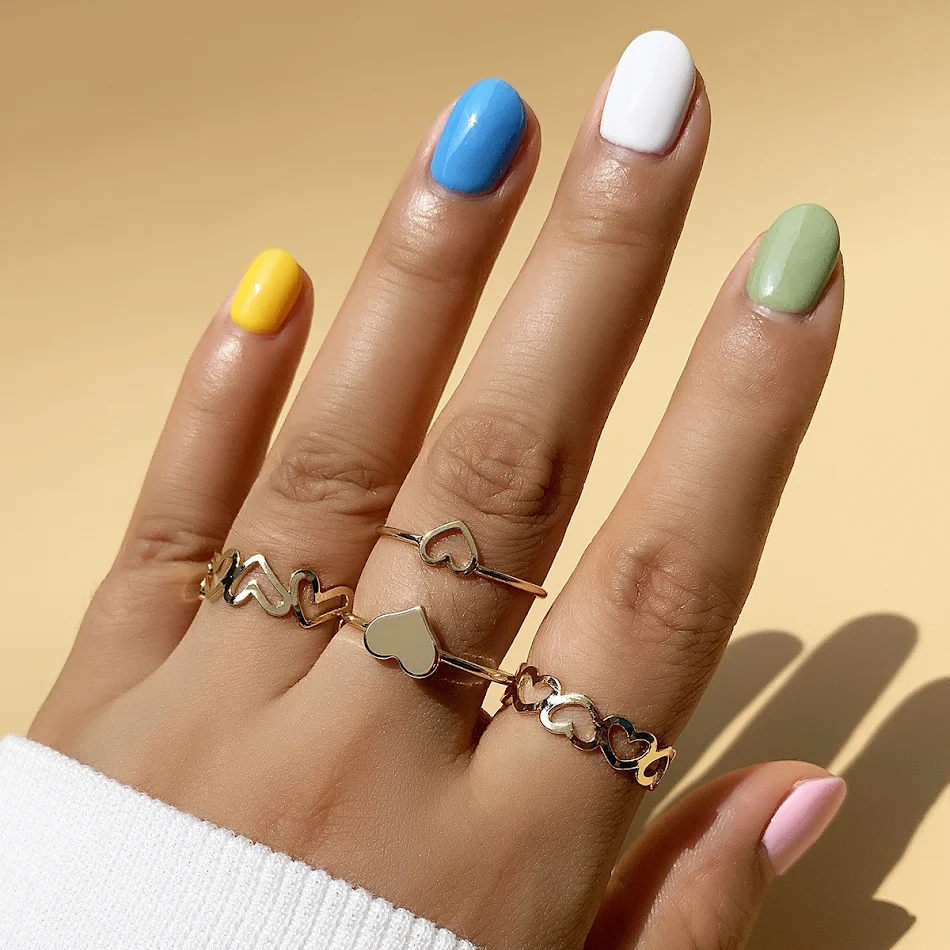 Holle hartvormige metalen ringenset, meerdelig. Voeg een romantische en stijlvolle touch toe aan je outfit, veelzijdig en perfect voor elke gelegenheid.