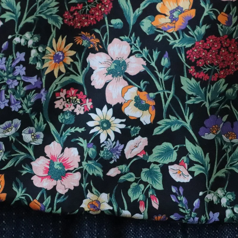 Tecido de algodão Black Bottom 80 LIBERTY Poplin de alta contagem. Macio, resistente e ideal para camisas, blusas e roupa de cama. Experimente a qualidade.