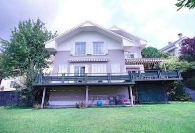 Villa with pool and terrace 3