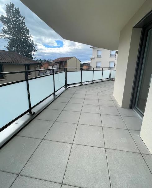 Location  appartement 3 pièces 89 m² à Montrond-les-Bains (42210), 850 €