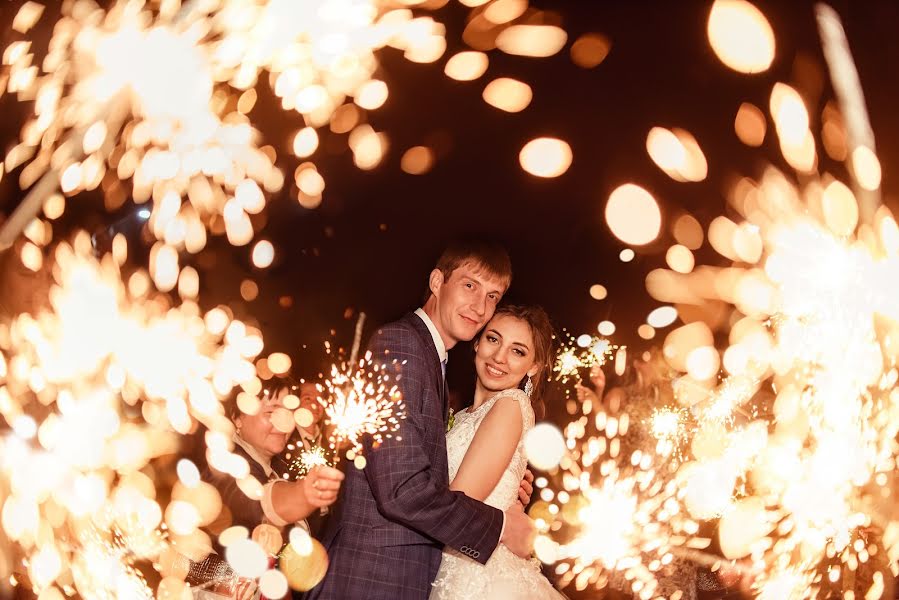 Fotógrafo de casamento Olga Nikolaeva (avrelkina). Foto de 14 de outubro 2018