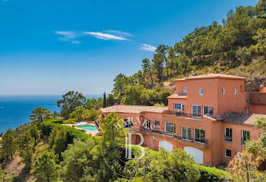 Maison avec piscine et terrasse 20