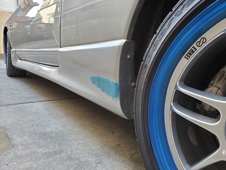 スカイラインの外装リペア・洗車機あるある・アンテナ折れた・DIY・パテ盛りに関するカスタム事例の投稿画像2枚目