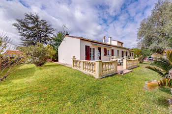 maison à Saint-Sulpice-de-Royan (17)