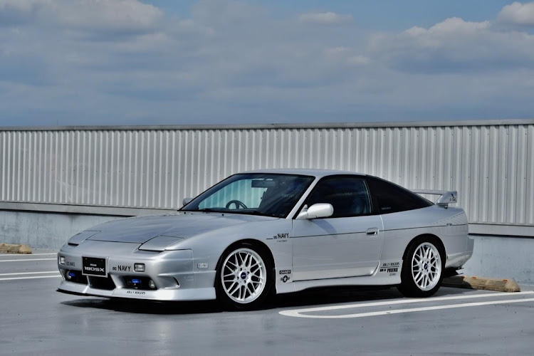 180SXのミラーレス一眼・屋上駐車場・中華料理・晩御飯に関するカスタム事例の投稿画像1枚目