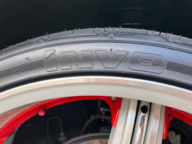ハリアーのディクセルブレーキパッド・ディクセル・スリットローター🌀・特注色・柿本改 hyper GTbox Rev・NITTO INVOに関するカスタム事例の投稿画像3枚目