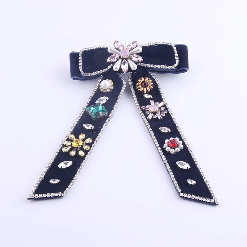Épingle à cheveux en flanelle avec nœud, style européen et américain, accessoire doux et élégant pour femmes, facile à attacher et parfait pour coiffer.