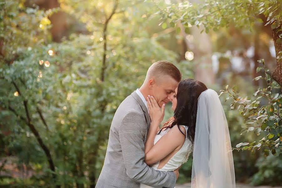 Fotógrafo de casamento Darina Zdorenko (gorodinskaj). Foto de 13 de agosto 2019