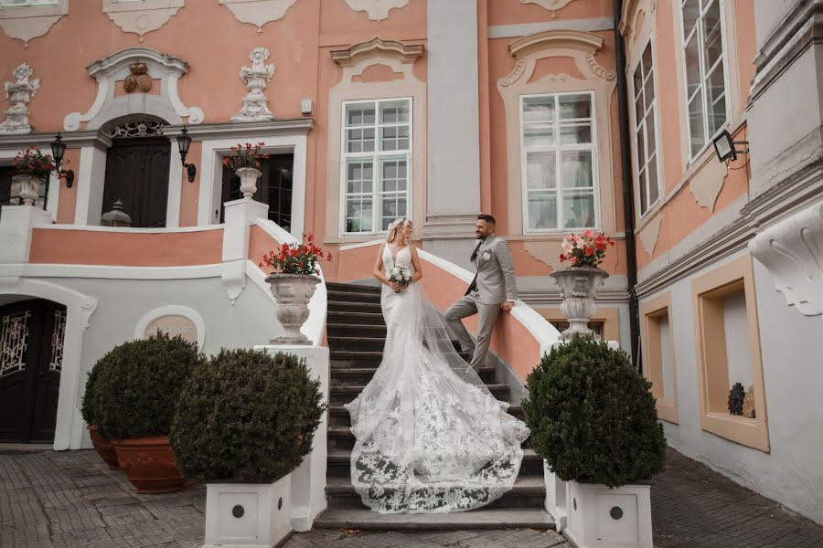 Wedding photographer Mikhail Laryanovskiy (media-arts). Photo of 27 March